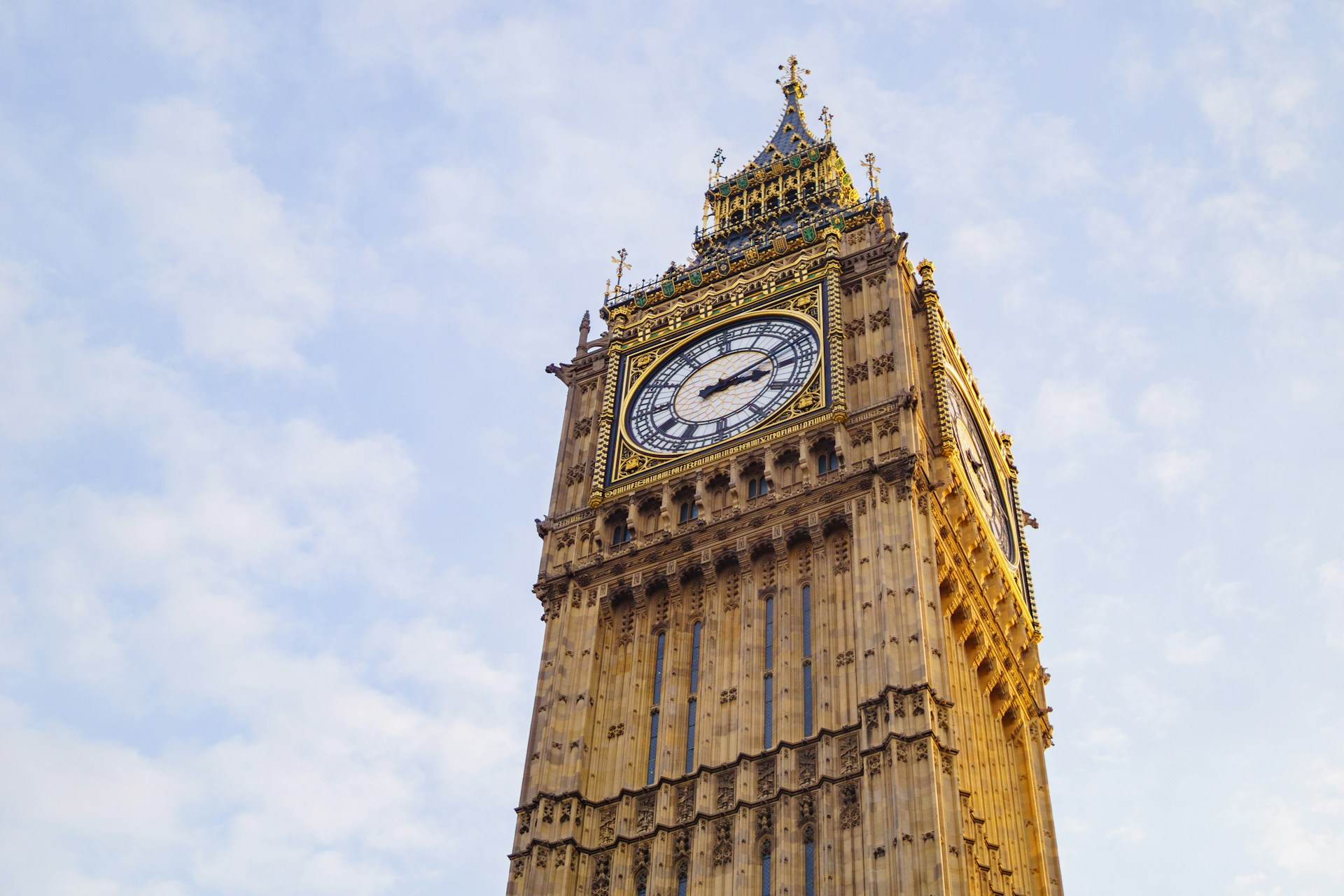 Ünlü 'Big Ben' saat kulesi hangi Avrupa şehrindedir?